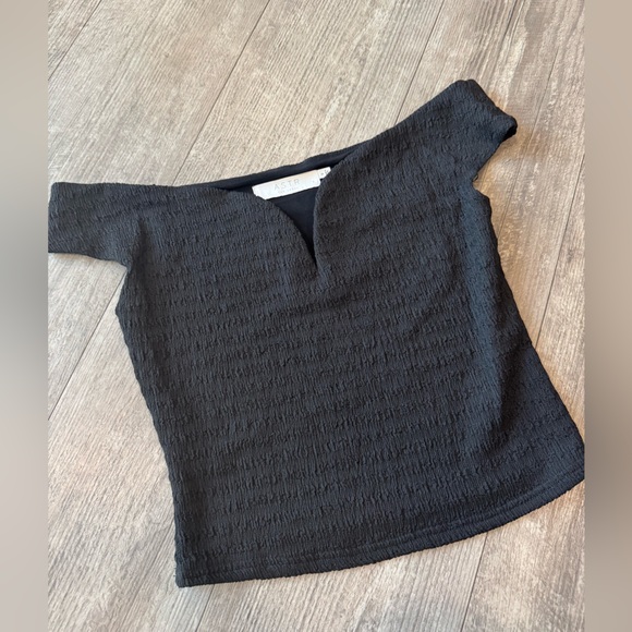 Astr Black Off-Shoulder Crop Top - Picture 7 of 9